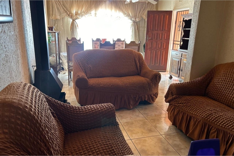 4 Bedroom Property for Sale in Dobsonville Ext 1 Gauteng