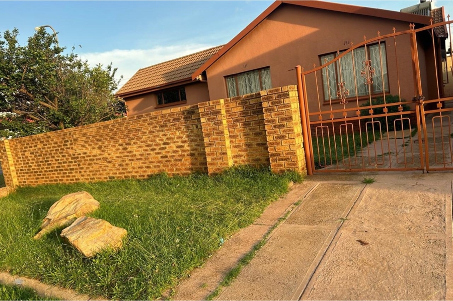 4 Bedroom Property for Sale in Dobsonville Ext 1 Gauteng
