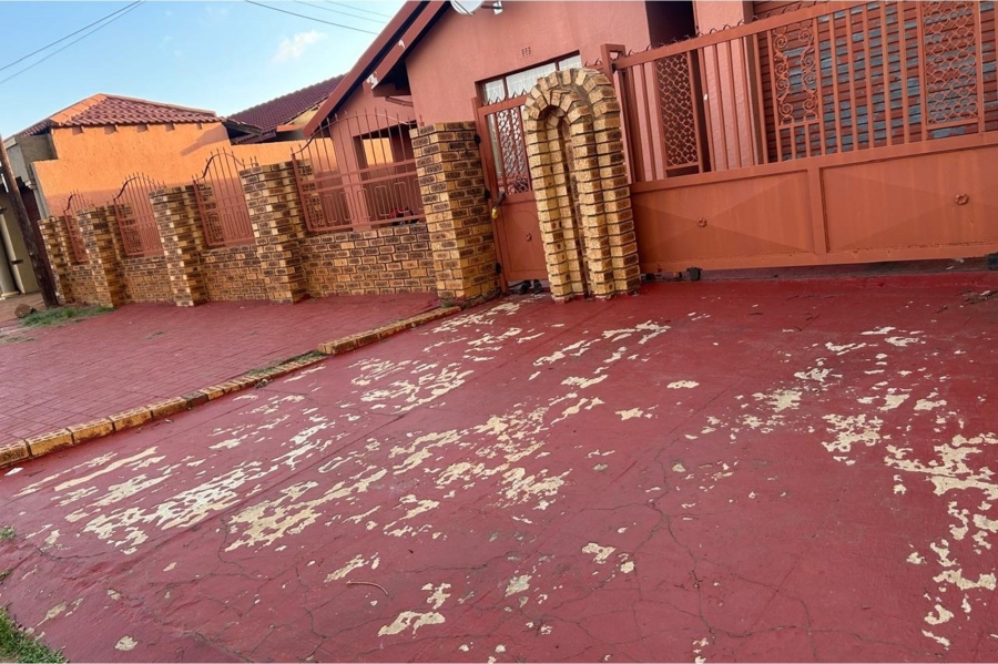 4 Bedroom Property for Sale in Dobsonville Ext 1 Gauteng