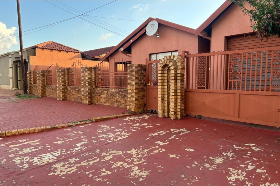 4 Bedroom Property for Sale in Dobsonville Ext 1 Gauteng