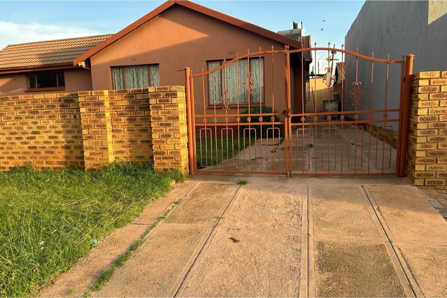 4 Bedroom Property for Sale in Dobsonville Ext 1 Gauteng