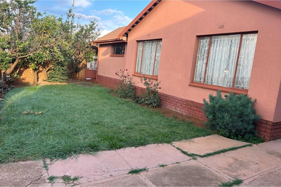 4 Bedroom Property for Sale in Dobsonville Ext 1 Gauteng