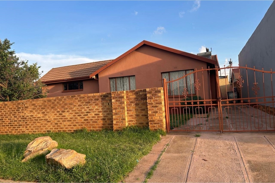 4 Bedroom Property for Sale in Dobsonville Ext 1 Gauteng