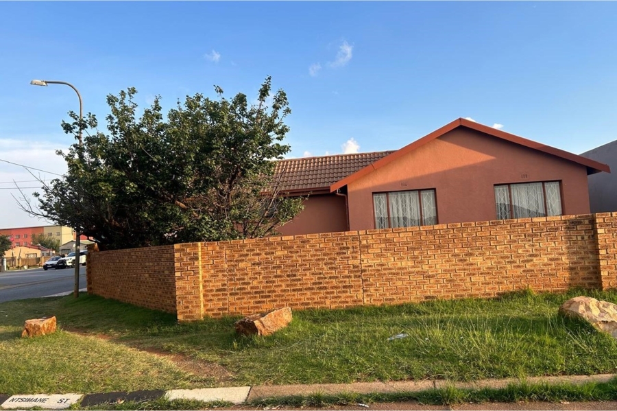 4 Bedroom Property for Sale in Dobsonville Ext 1 Gauteng
