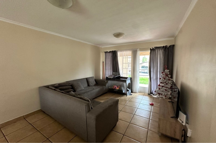 2 Bedroom Property for Sale in Meredale Gauteng