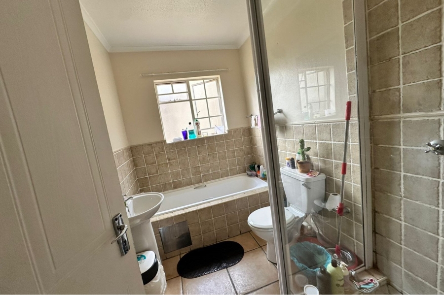 2 Bedroom Property for Sale in Meredale Gauteng