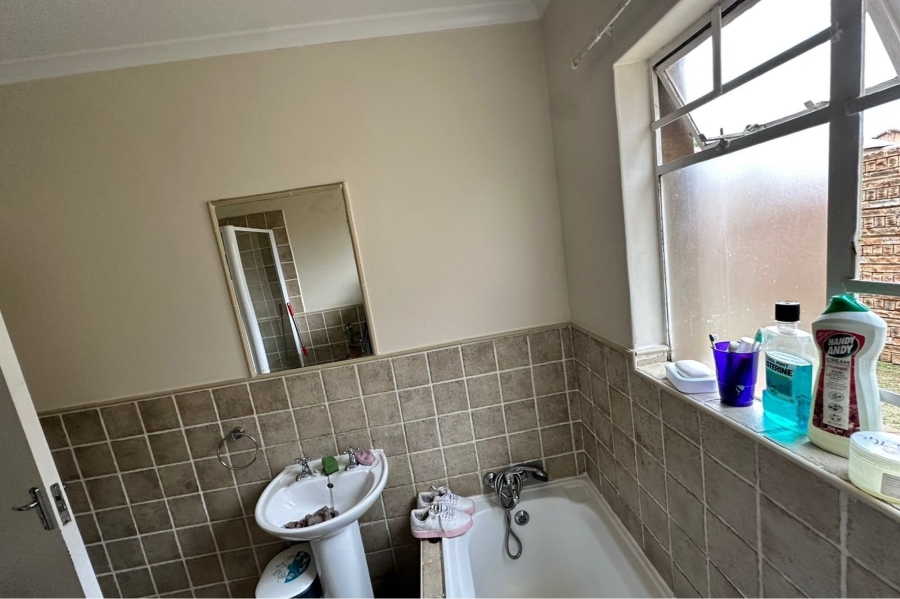 2 Bedroom Property for Sale in Meredale Gauteng