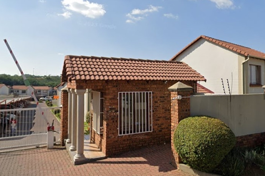 2 Bedroom Property for Sale in Mondeor Gauteng