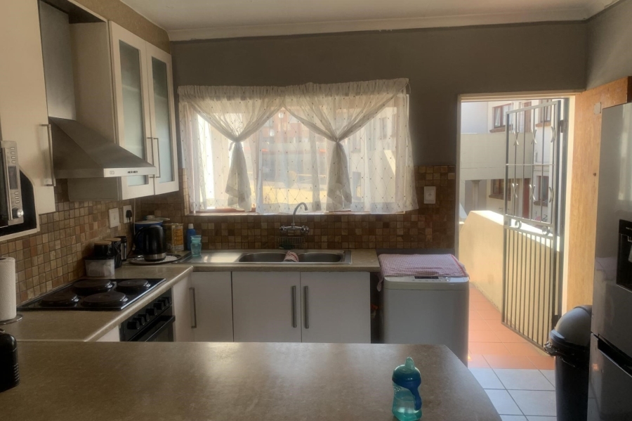 2 Bedroom Property for Sale in Mondeor Gauteng