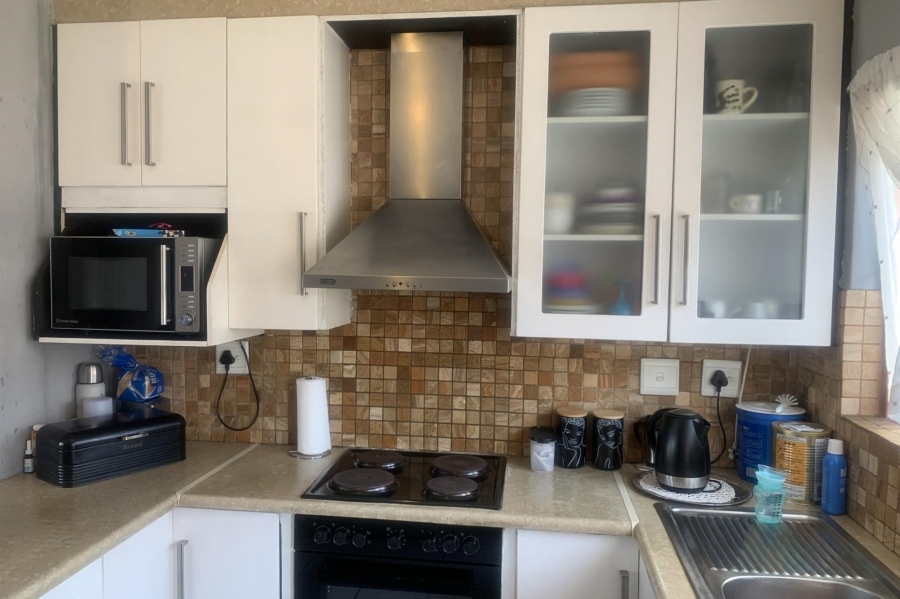 2 Bedroom Property for Sale in Mondeor Gauteng