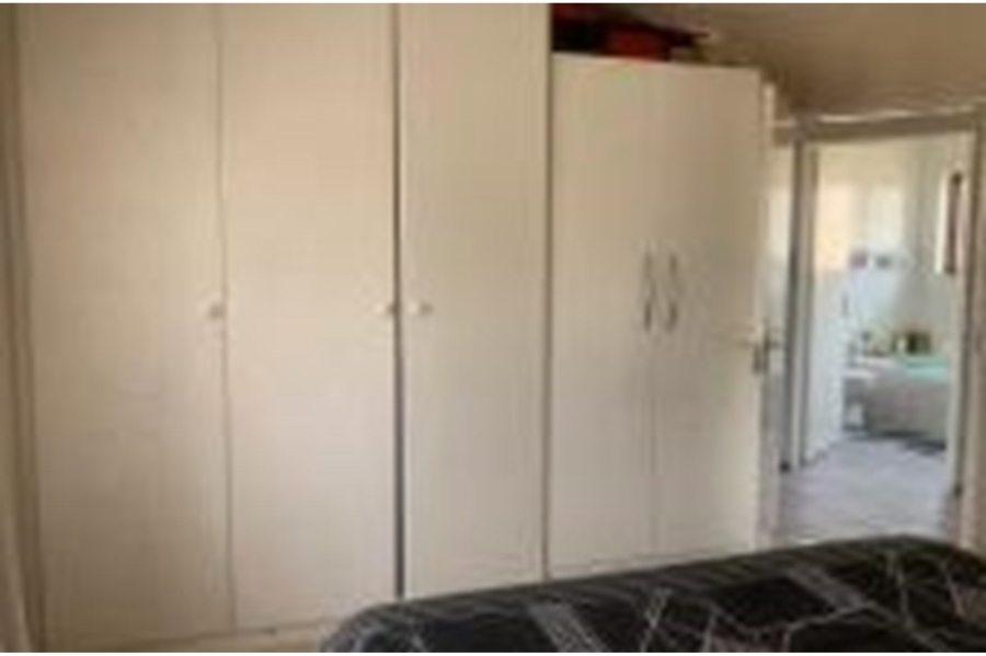 2 Bedroom Property for Sale in Mondeor Gauteng