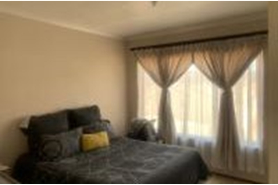 2 Bedroom Property for Sale in Mondeor Gauteng