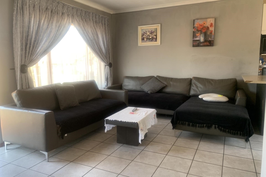 2 Bedroom Property for Sale in Mondeor Gauteng