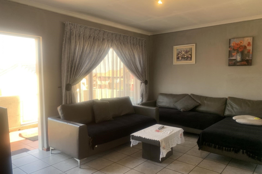 2 Bedroom Property for Sale in Mondeor Gauteng