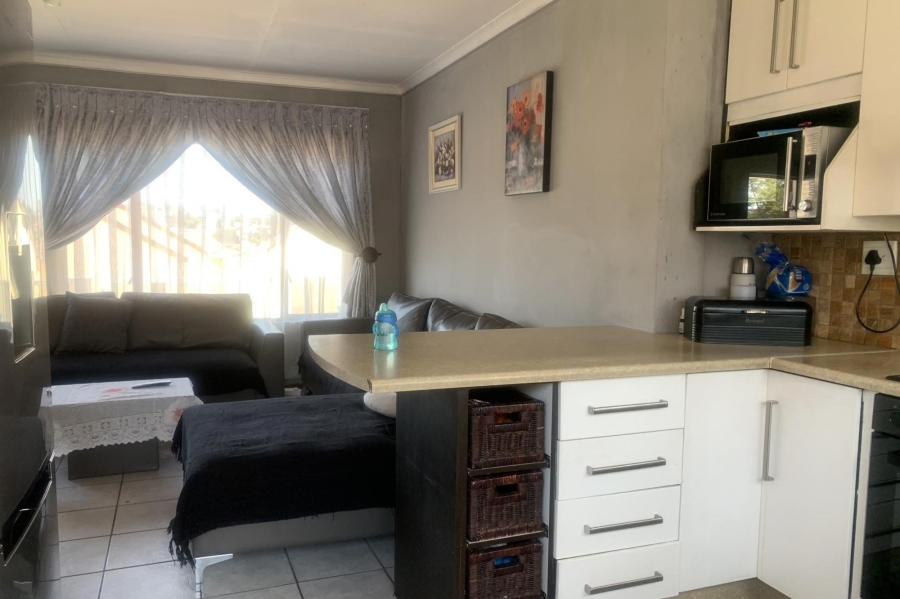 2 Bedroom Property for Sale in Mondeor Gauteng