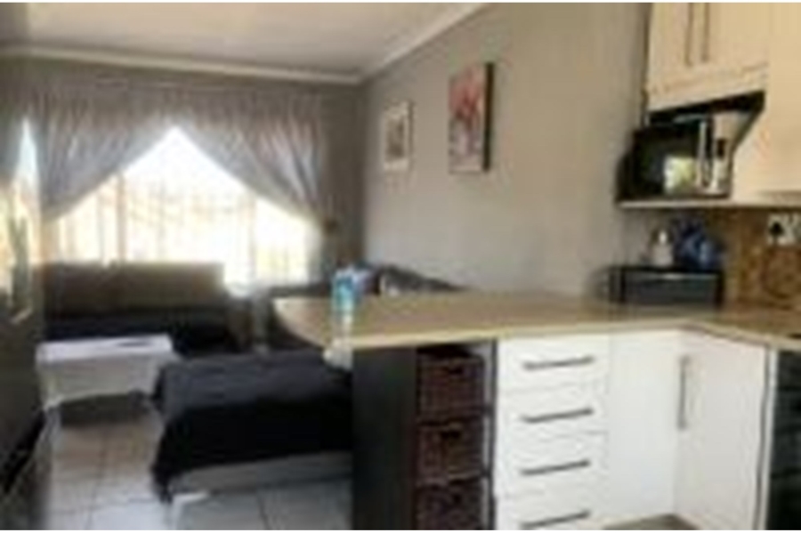 2 Bedroom Property for Sale in Mondeor Gauteng