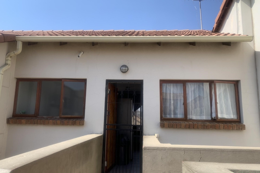 2 Bedroom Property for Sale in Mondeor Gauteng