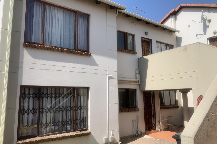 2 Bedroom Property for Sale in Mondeor Gauteng