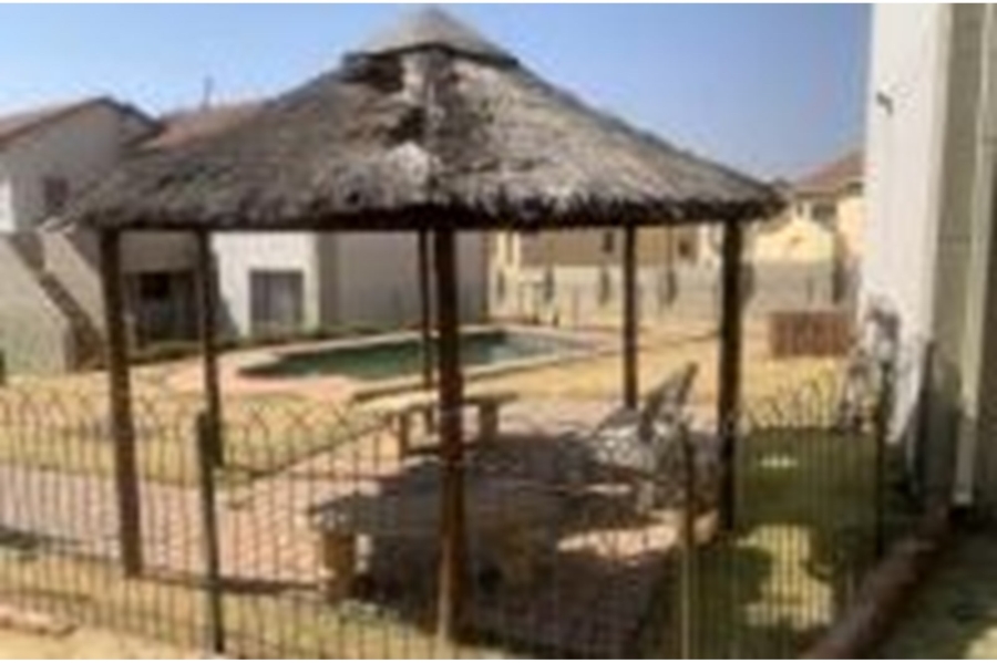 2 Bedroom Property for Sale in Mondeor Gauteng