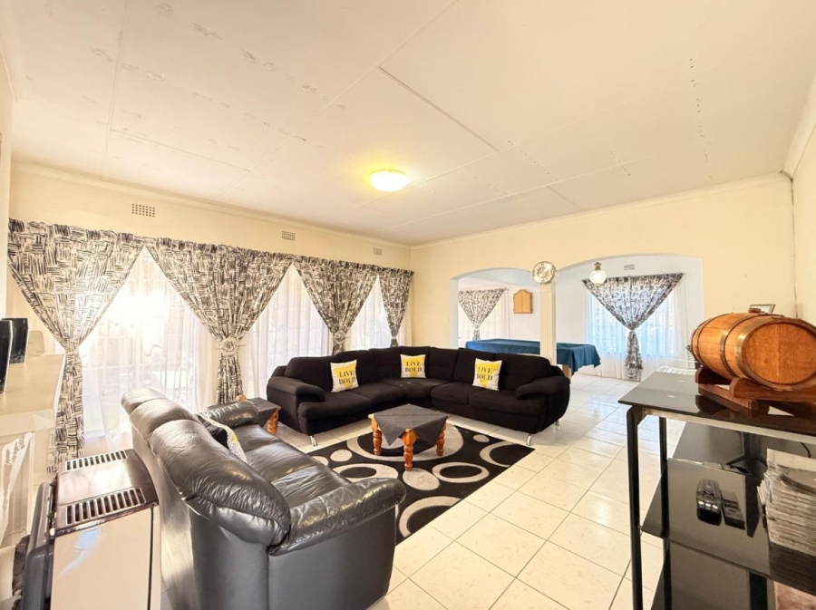 5 Bedroom Property for Sale in Ridgeway Gauteng