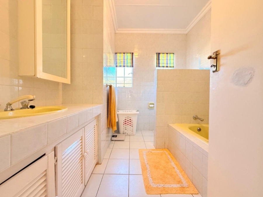 5 Bedroom Property for Sale in Ridgeway Gauteng