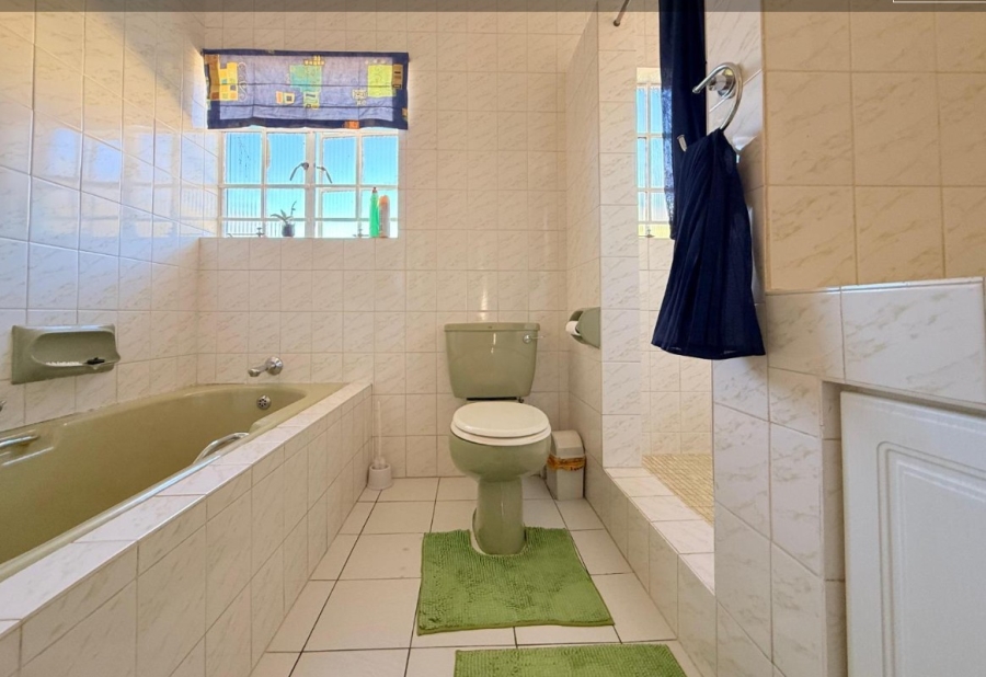 5 Bedroom Property for Sale in Ridgeway Gauteng