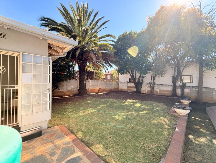 5 Bedroom Property for Sale in Ridgeway Gauteng