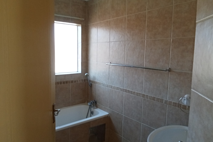 To Let 3 Bedroom Property for Rent in Noordwyk Gauteng
