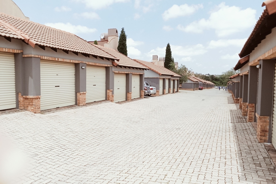 To Let 3 Bedroom Property for Rent in Noordwyk Gauteng
