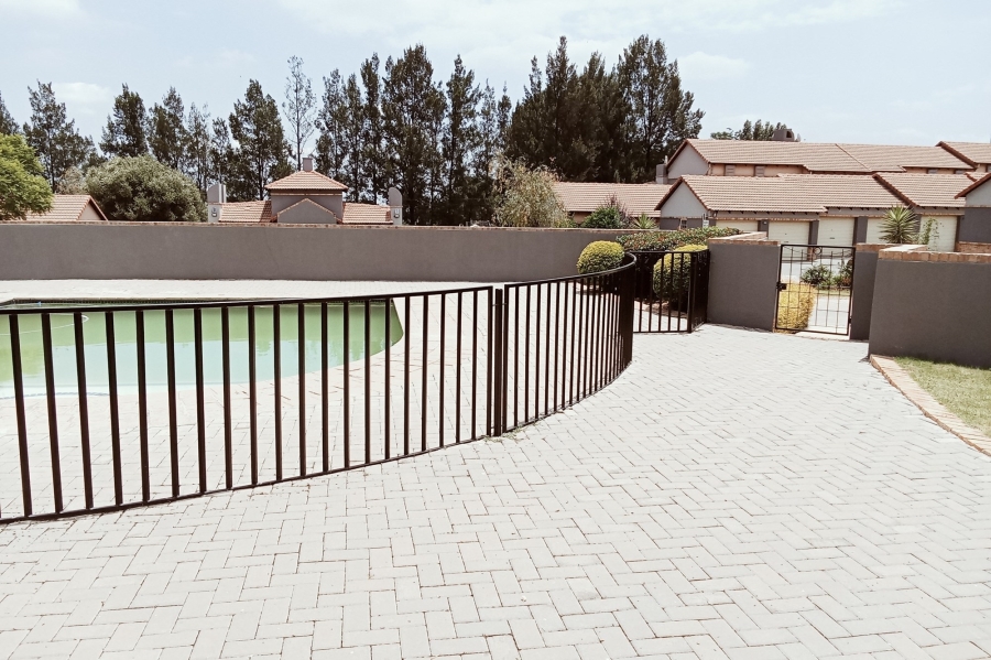 To Let 3 Bedroom Property for Rent in Noordwyk Gauteng