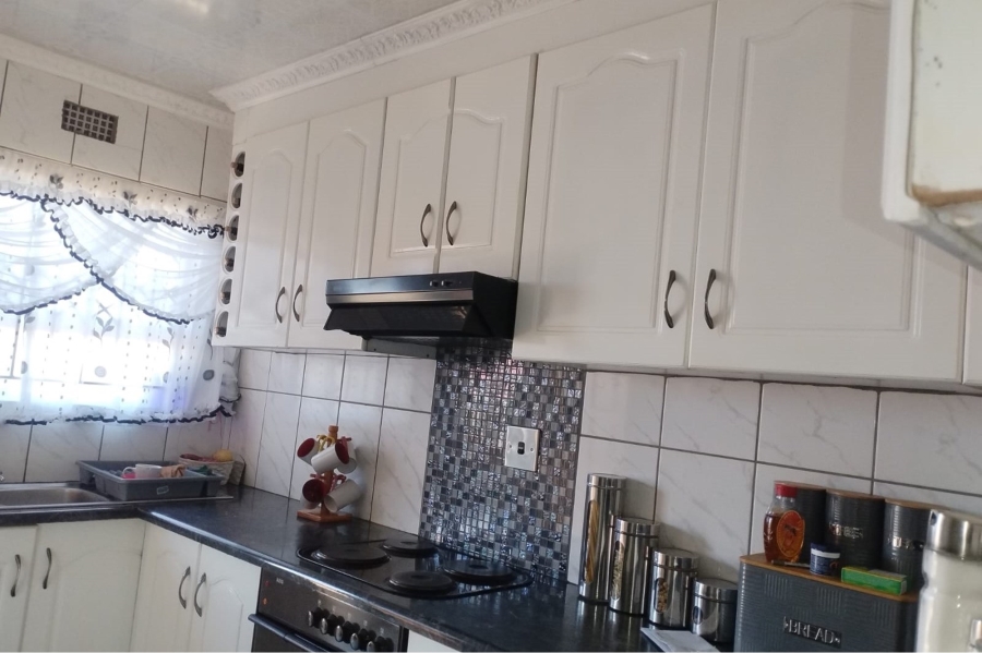 2 Bedroom Property for Sale in Bram Fischerville Gauteng