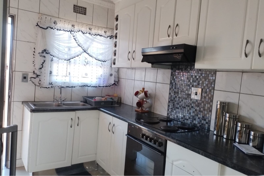 2 Bedroom Property for Sale in Bram Fischerville Gauteng
