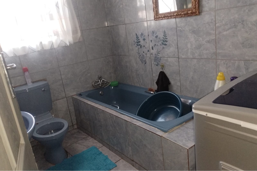 2 Bedroom Property for Sale in Bram Fischerville Gauteng