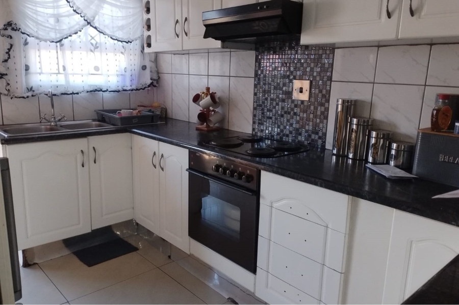 2 Bedroom Property for Sale in Bram Fischerville Gauteng