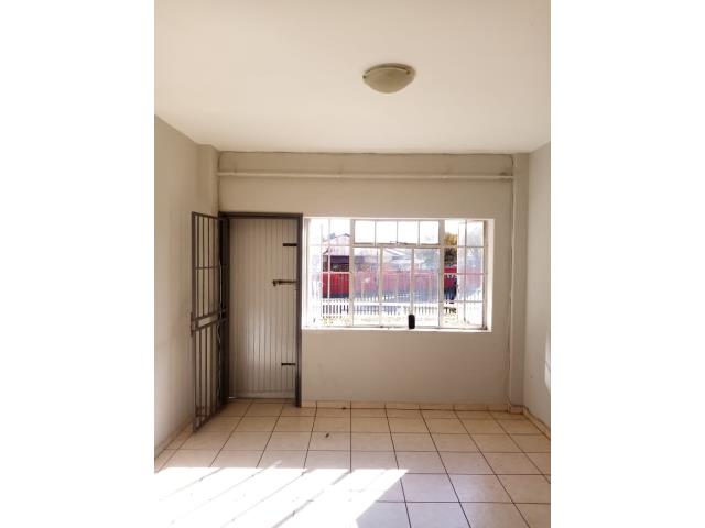 To Let 1 Bedroom Property for Rent in Rosettenville Gauteng