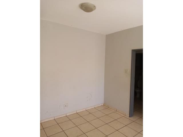 To Let 1 Bedroom Property for Rent in Rosettenville Gauteng