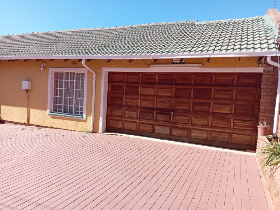 3 Bedroom Property for Sale in Lenasia South Gauteng
