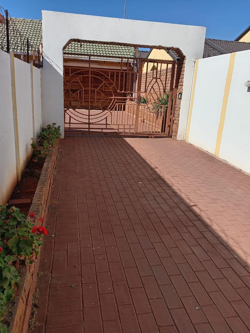 3 Bedroom Property for Sale in Lenasia South Gauteng