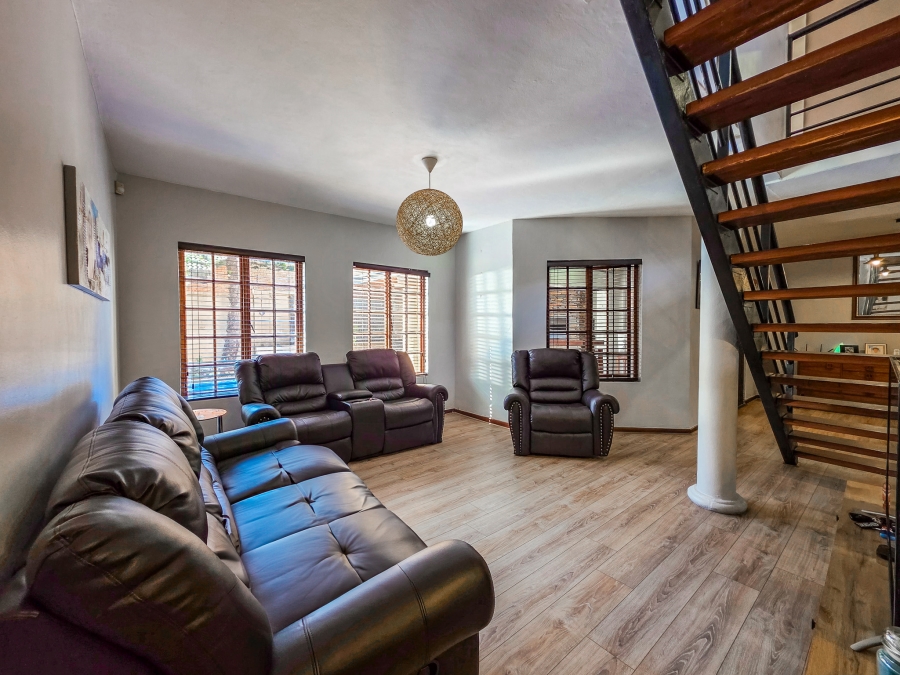 3 Bedroom Property for Sale in Faerie Glen Gauteng