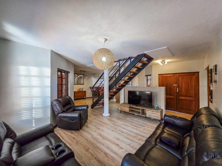 3 Bedroom Property for Sale in Faerie Glen Gauteng