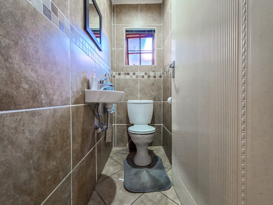 3 Bedroom Property for Sale in Faerie Glen Gauteng