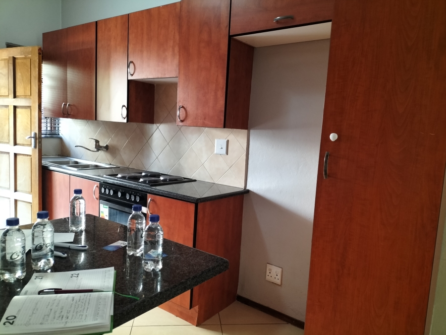 2 Bedroom Property for Sale in Little Falls Gauteng