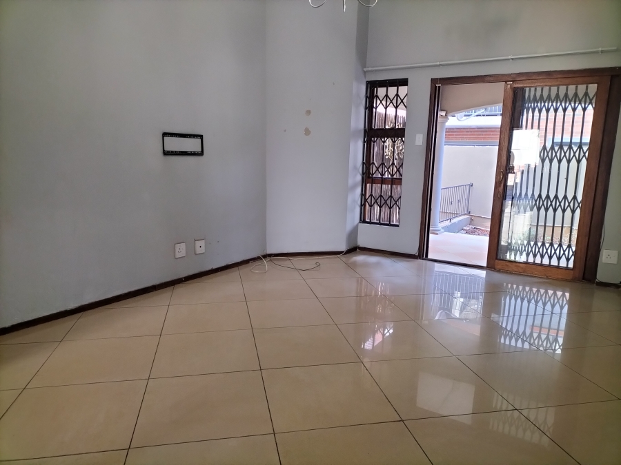 2 Bedroom Property for Sale in Little Falls Gauteng
