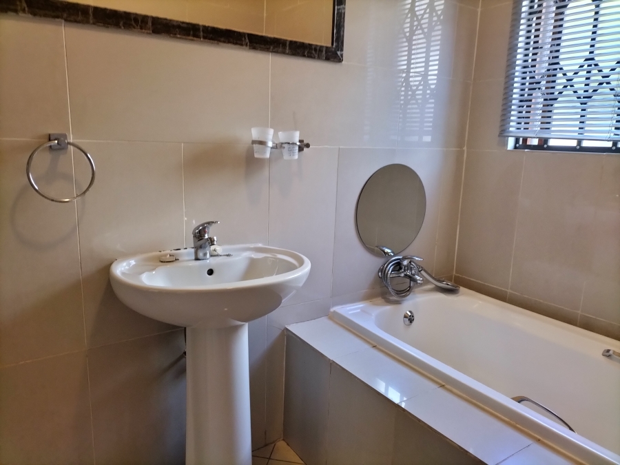 2 Bedroom Property for Sale in Little Falls Gauteng