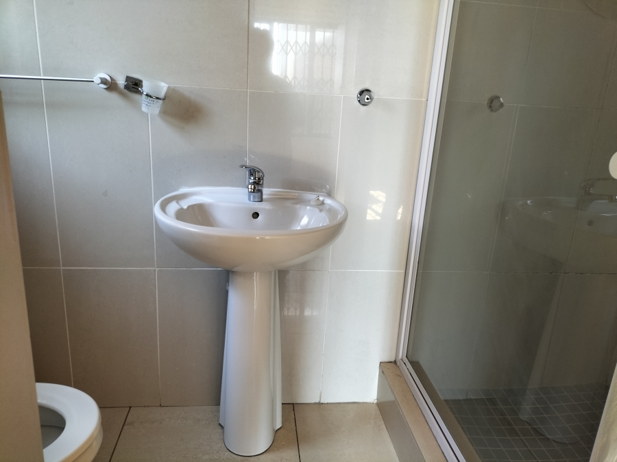 2 Bedroom Property for Sale in Little Falls Gauteng