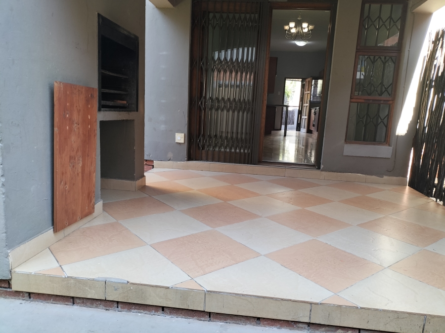 2 Bedroom Property for Sale in Little Falls Gauteng