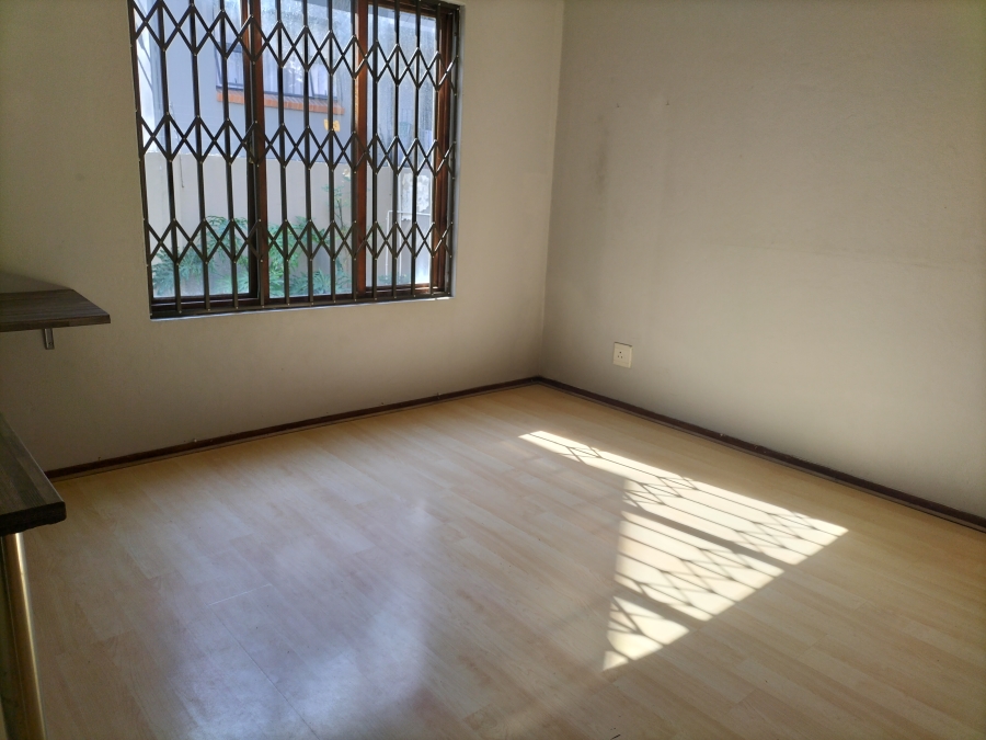 2 Bedroom Property for Sale in Little Falls Gauteng