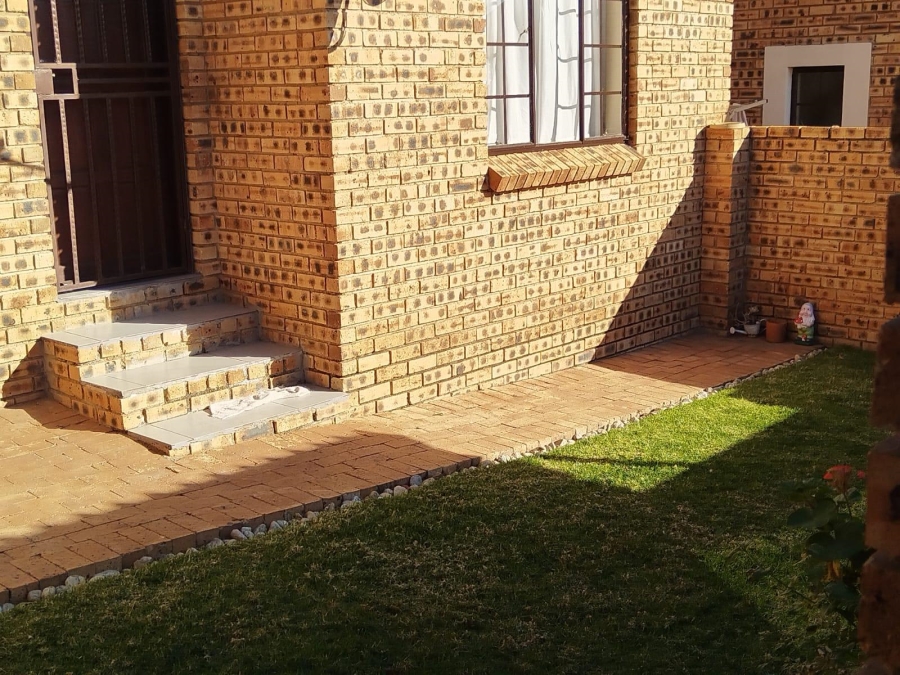 To Let 2 Bedroom Property for Rent in Wilgeheuwel Gauteng