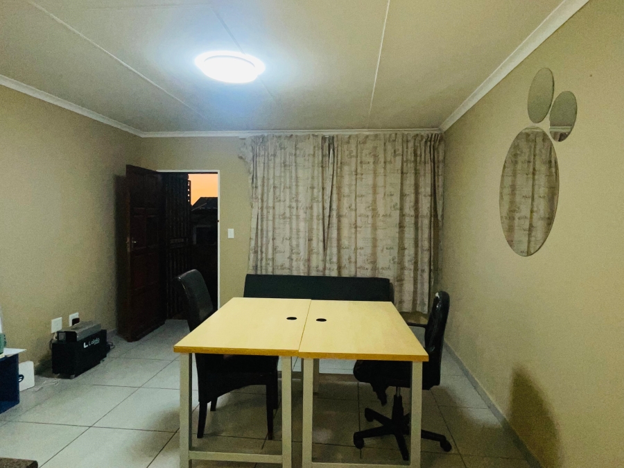 To Let 2 Bedroom Property for Rent in Wilgeheuwel Gauteng