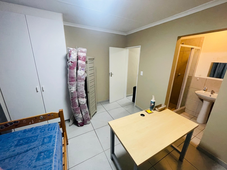To Let 2 Bedroom Property for Rent in Wilgeheuwel Gauteng